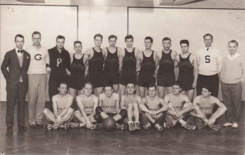 Файл:Баскетбольные команды «Русь-ХСМЛ» и «Praha YMCA», 20.01.1932, Прага.jpg