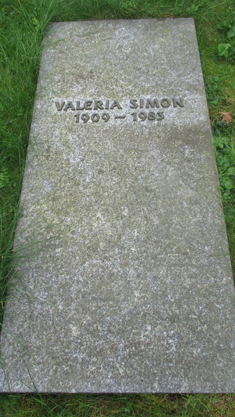Файл:Надгробие на могиле Симон Валерии Александровны.jpg