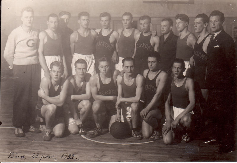 Файл:Мужская баскетбольная команда «Русь-ХСМЛ», 23.01.1932, Рига.jpg