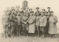 Группа арестованных генералов и офицеров в период Быховского заточения, осень 1917.jpg