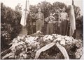 В день похорон П.В. фон Глазенапа на его могиле.jpg