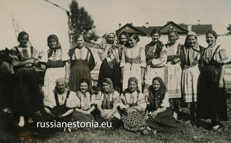 Файл:Участницы 1-го всегосударственного слета русских хоров в Нарве, 1937.jpg