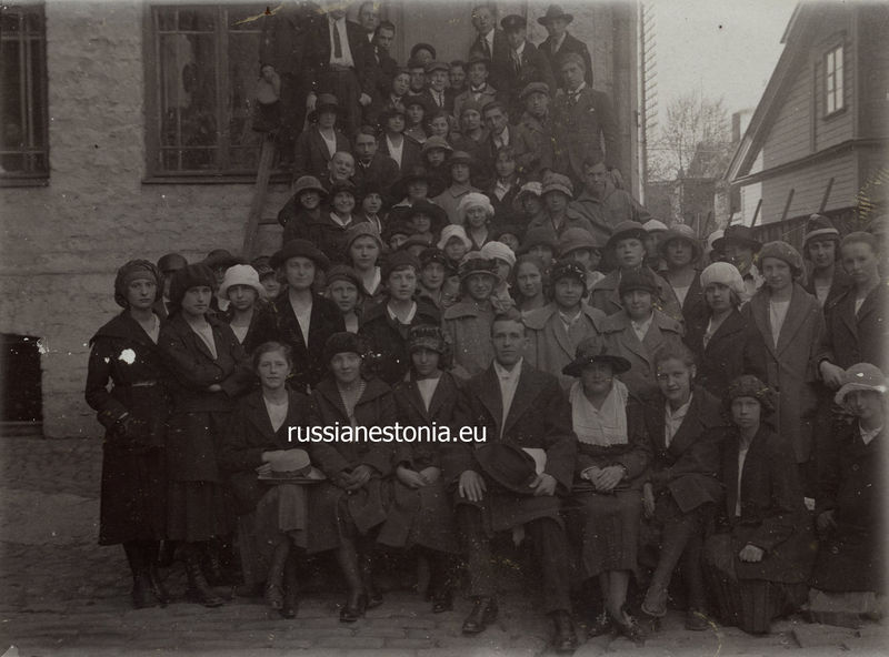 Файл:Учащиеся Ревельской русской частной гимназии, до 1923.jpg