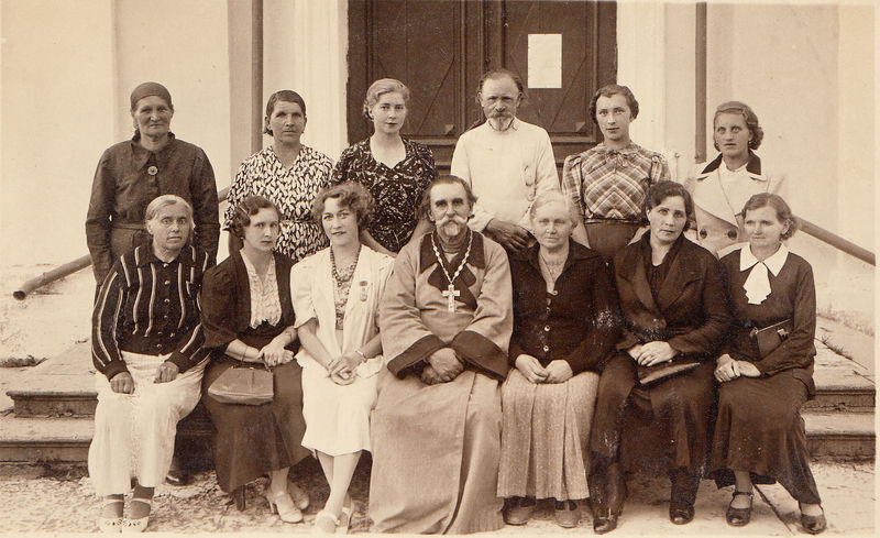 Файл:Дамский благотворительный кружок Знаменской церкви. Нарва, 1938.jpg