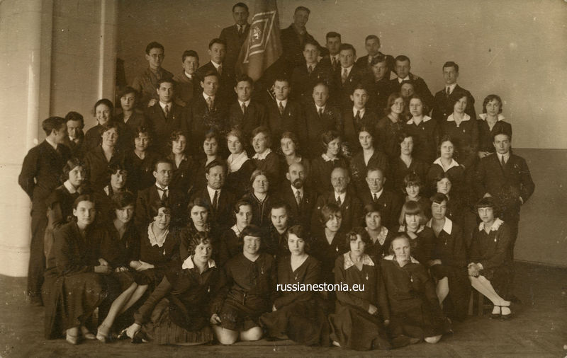 Файл:7-й выпуск Ревельской городской русской гимназии, 1930.jpg