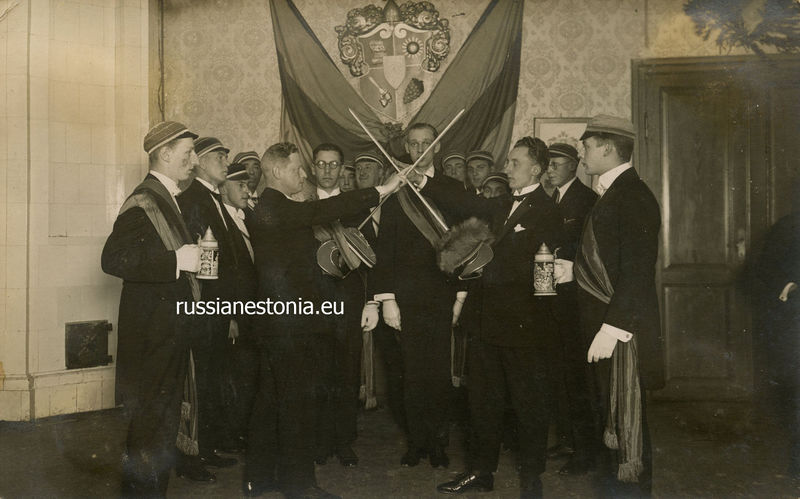 Файл:Церемония меча во время коммерша русской студенческой корпорации Boeteia.jpg