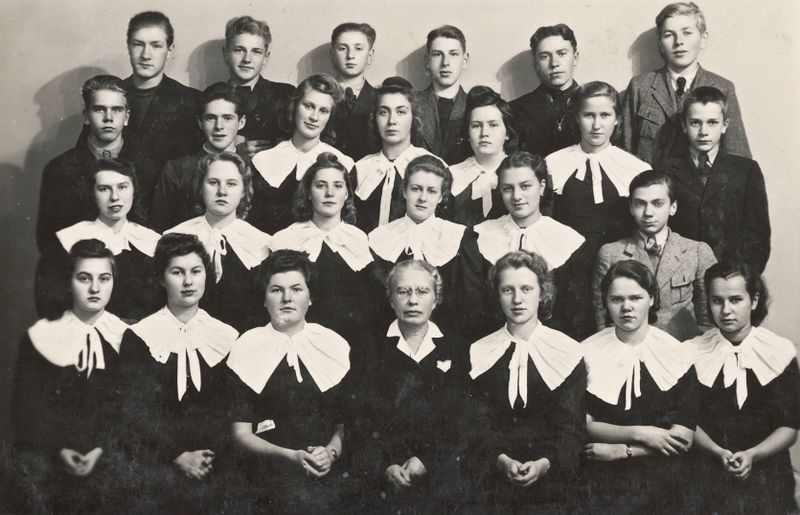 Файл:Класс Частной русской гимназии общества «Русская школа в Эстонии».jpg