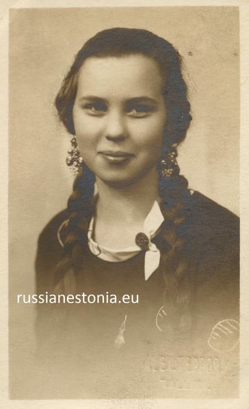 Файл:Выпускница Ревельской городской русской гимназии, 1930.jpg