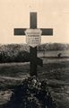 Временный деревянный крест на могиле Георгия Узембло.jpg