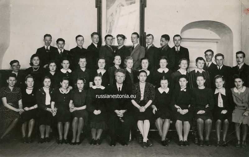Файл:9-й класс Таллиннской 6-й гимназии, 10.05.1943.jpg