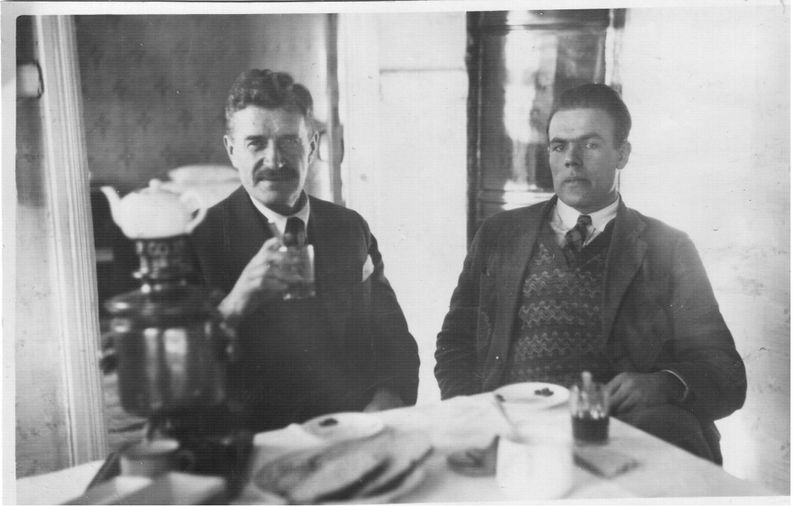Файл:Александр Чернявский и Сергей Твердянский, 24.02.1934, Печоры.jpg