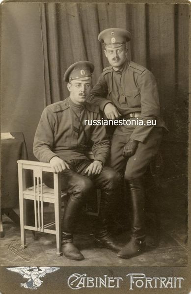 Файл:Рядовой из вольнопределяющихся 271-го пехотного Красносельского полка (слева).jpg