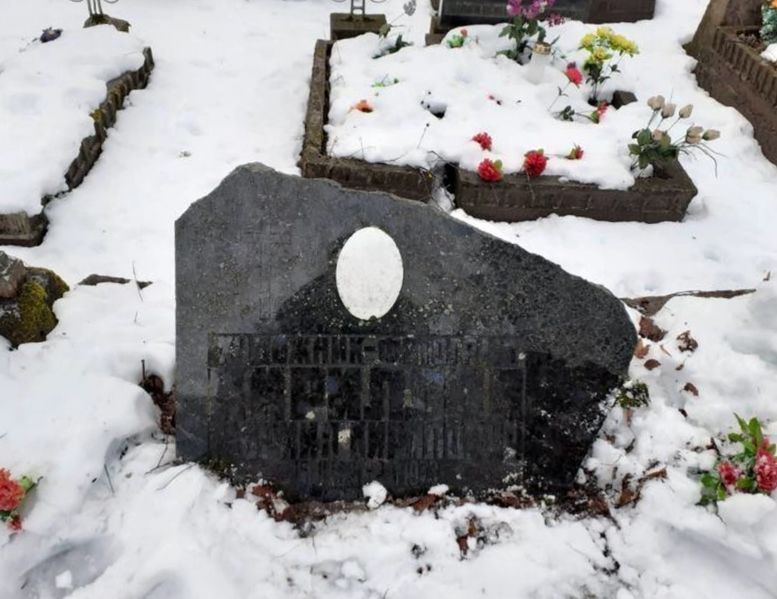 Файл:Надгробный памятник на могиле Г.К. Кириллова.jpg