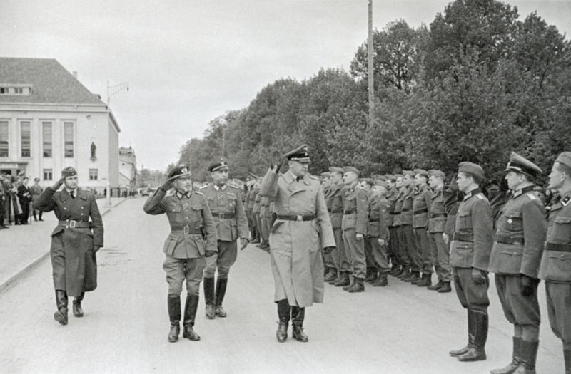 Файл:Парад по случаю ликвидации 39-го шутцманшафт-батальона и передачи его личного состава в Эстонский легион. Тарту, апрель 1943.jpg