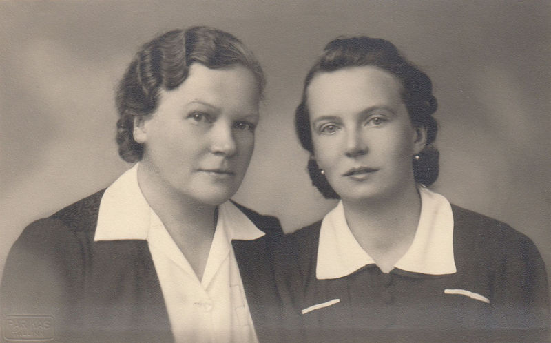 Файл:Эндриксон Вера Георгиевна (справа) с матерью.jpg