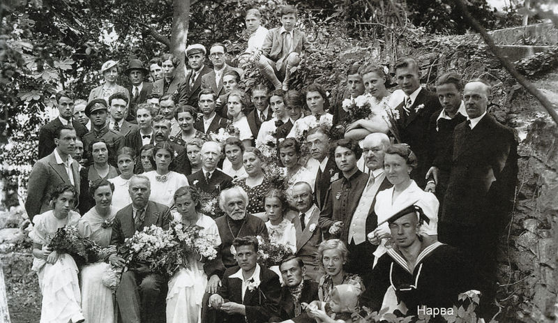 Файл:Выпускники и преподаватели Нарвской эмигрантской гимназии, 6.06.1938.jpg