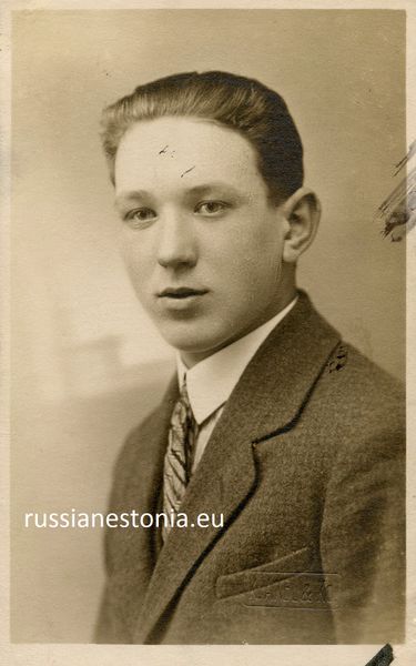 Файл:Выпускник Ревельской городской русской гимназии Петр, 1930.jpg