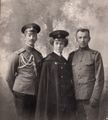 Матвей Филиппович Пантелеев (справа) с женой Верой Константиновной и ее братом, Константином Колокольцовым.jpg