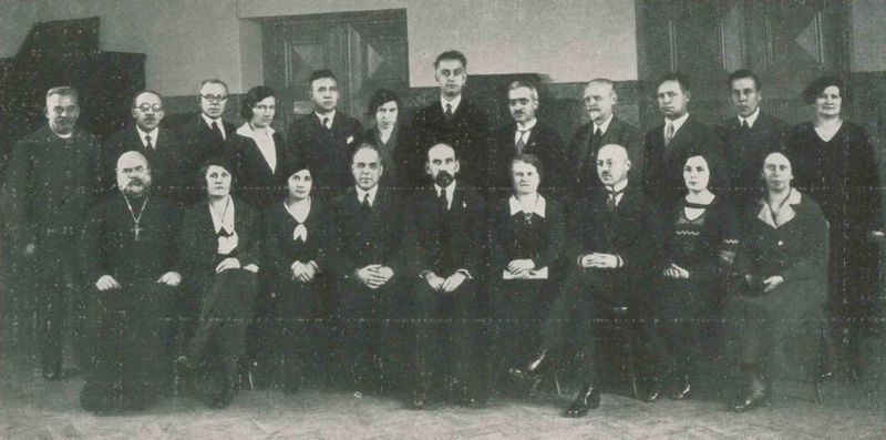 Файл:Персонал Ревельской городской русской гимназии в 1933.jpg